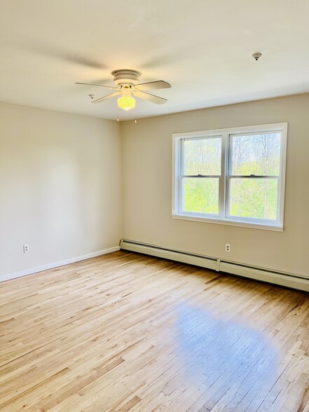 Building Photo - 166 Woodside Ave