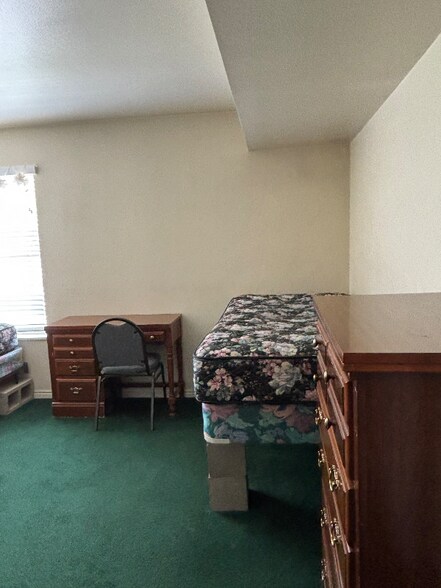 Building Photo - 284 E 600 N