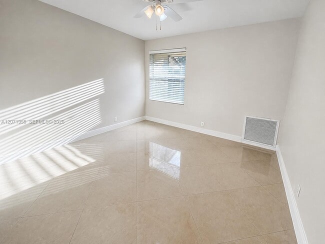 Building Photo - 8142 Silver Palm Ct