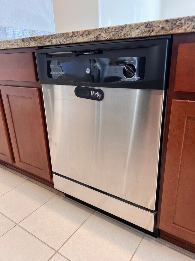 Building Photo - Spacious 3 bedroom home in Fernley