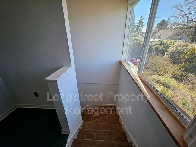 Building Photo - 224 N Russet St