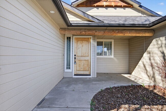 Building Photo - Spacious Home in Quiet Star Cul-de-Sac with Large Yard