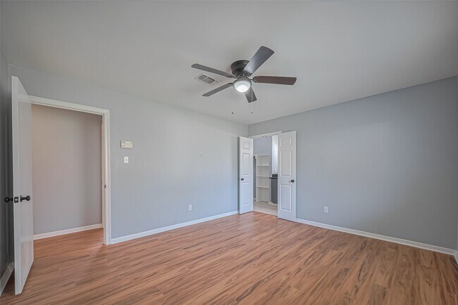 Building Photo - 16506 Amcreek Rd