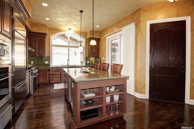 Building Photo - Absolutely Stunning Home in Fabulous Pavil...