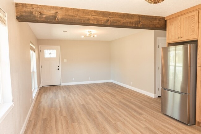 Building Photo - 602 N Morris St