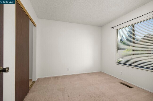 Building Photo - 340 Borica Dr