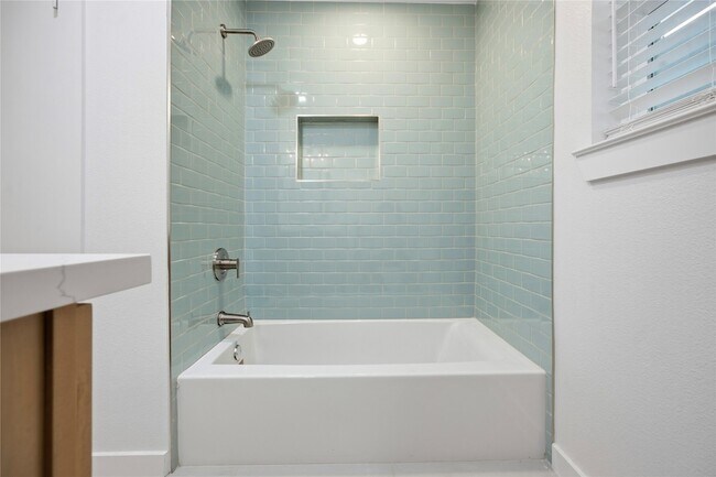 Building Photo - 3013 Conejos Dr
