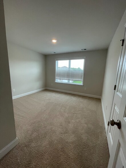 Building Photo - 12 buttercup Cir