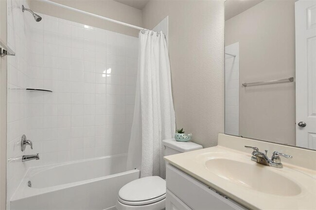 Building Photo - 2302 Sweet Bay Dr
