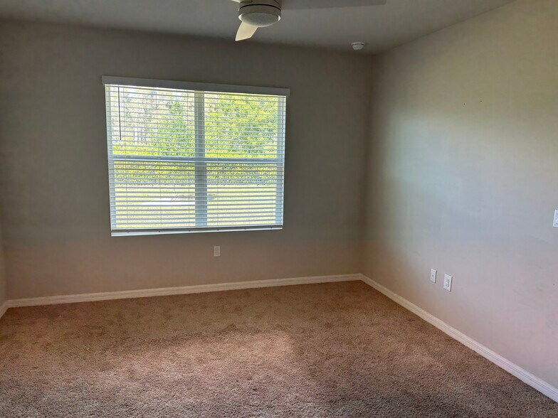 Master Bedroom - 25152 E Lenox Cir