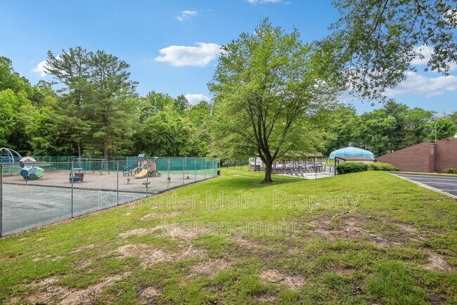 Building Photo - 12526 Woodstock Dr E