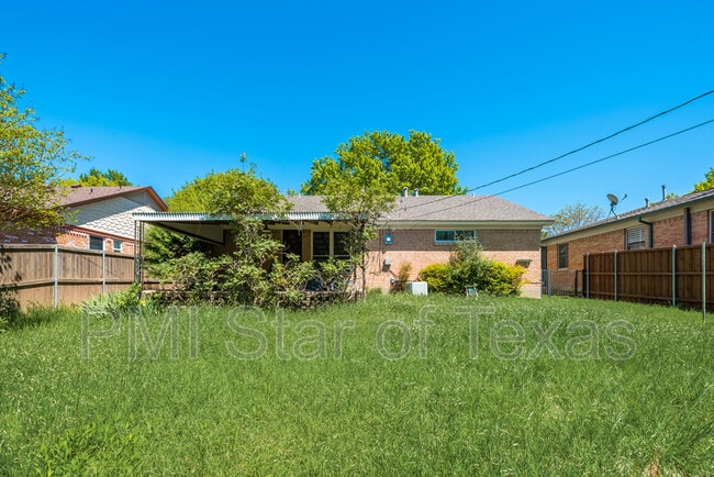 Building Photo - 11643 Rogue Way