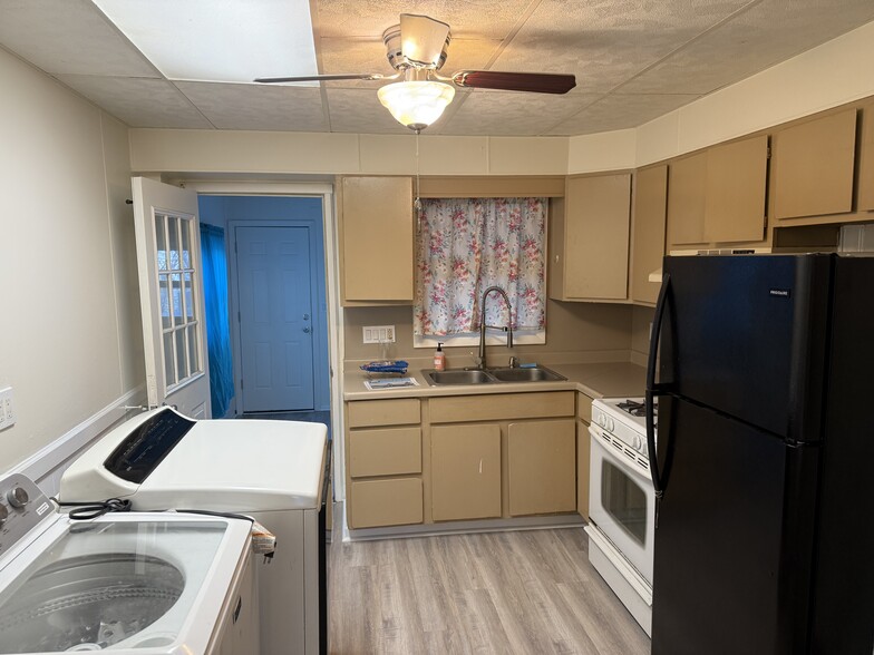 Building Photo - 235 Scott St