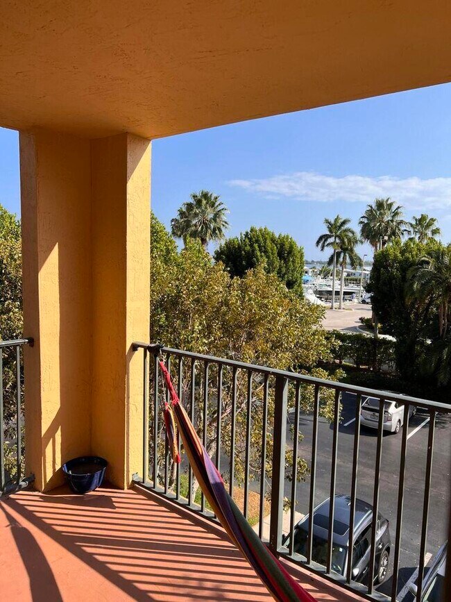 Building Photo - 1000 Scotia Dr