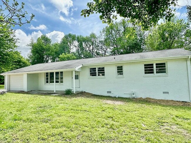 Primary Photo - 3 BD 1.5 BA remodeled home for rent in Mon...