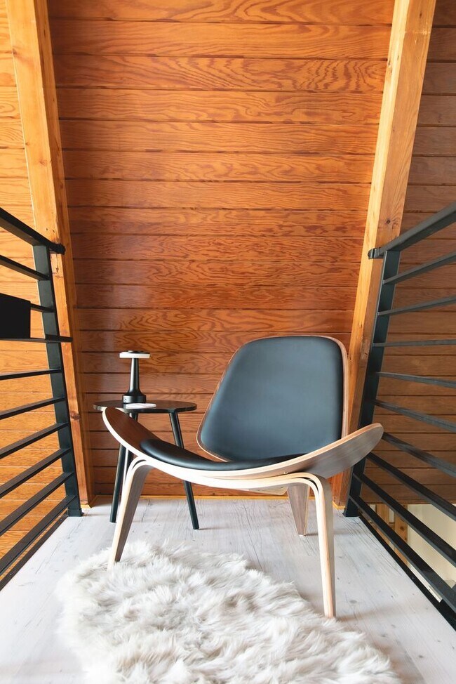 Building Photo - Fully Furnished Modern Mountain Cabin in Wrightwood 2 bedroom 1 bath