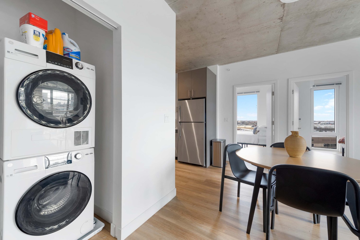 Building Photo - 853 W Blackhawk St