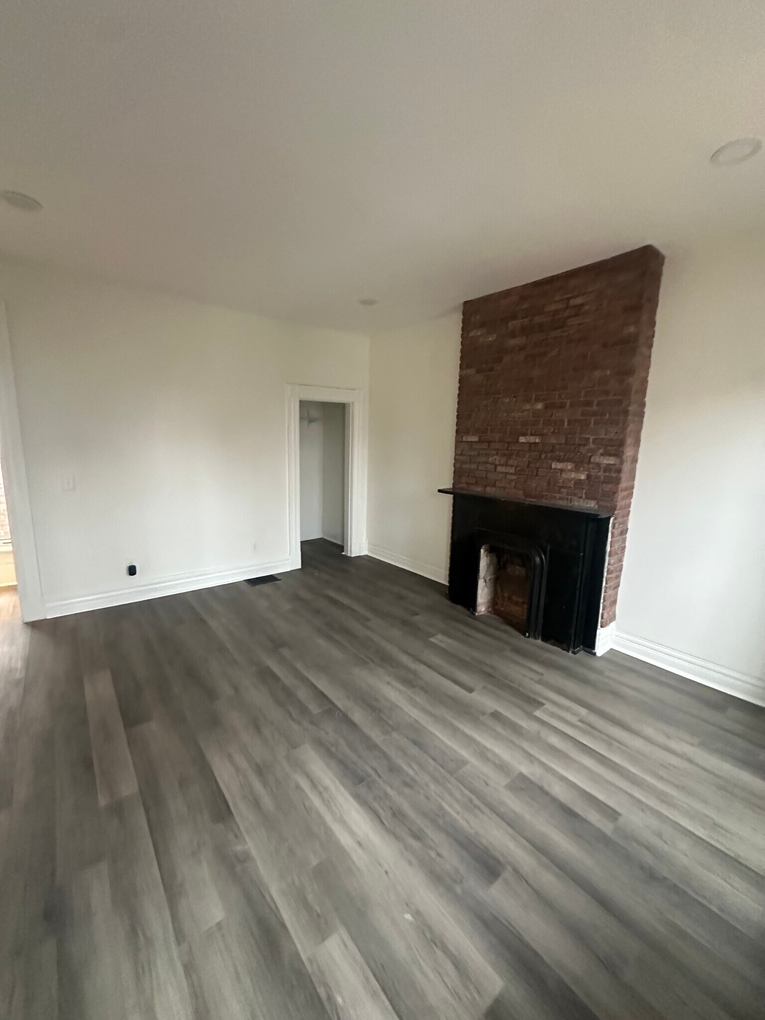 Building Photo - 81 Warren St