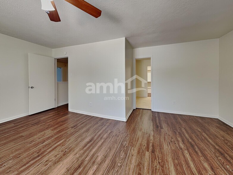 Building Photo - 2738 Springstone Dr