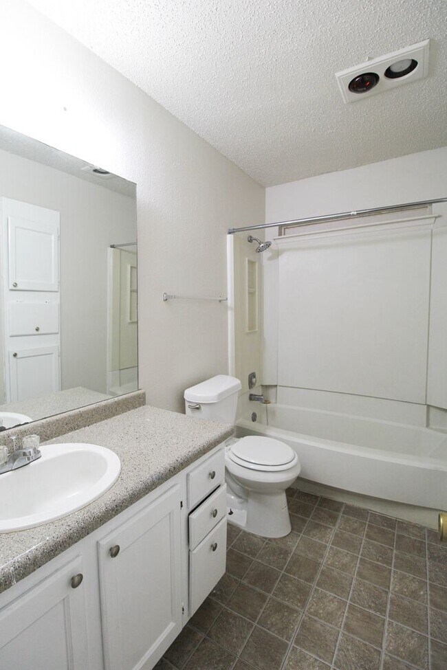 Building Photo - 4724 Oakfield Way