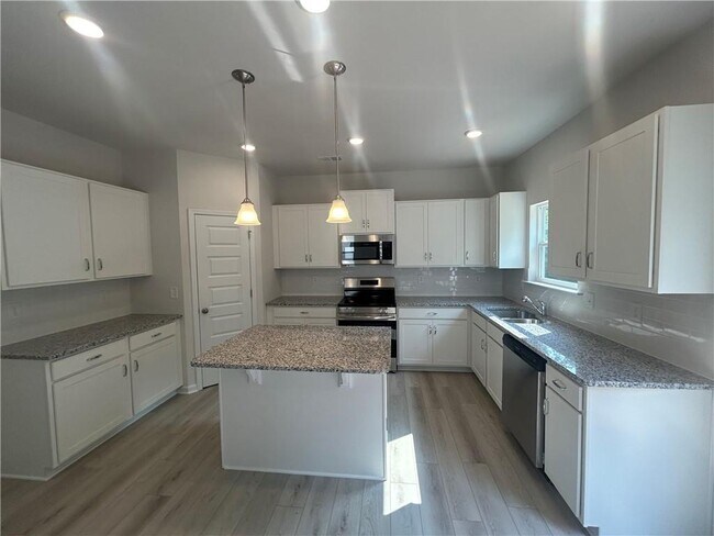 Building Photo - 1083 Lyndhurst Ln