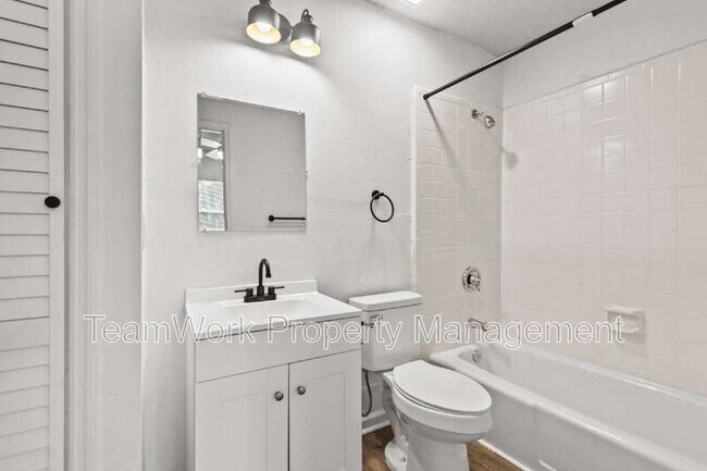 Building Photo - 3043 Terry Dr