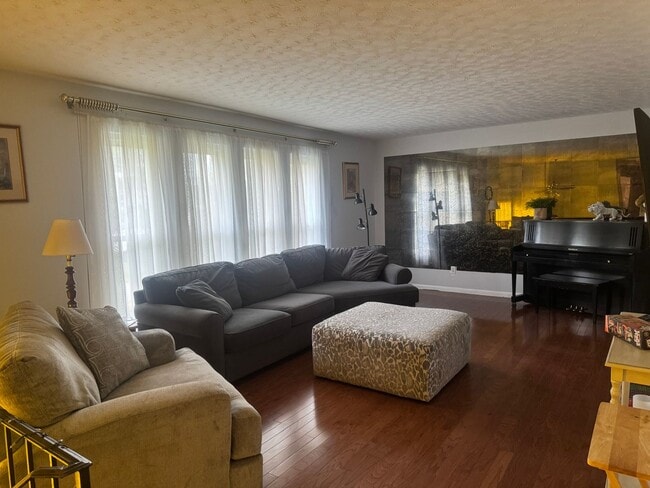 Building Photo - Knoxville 37923 - Fully furnished 1 bedroo...