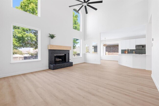 Building Photo - 2111 Speidel Dr