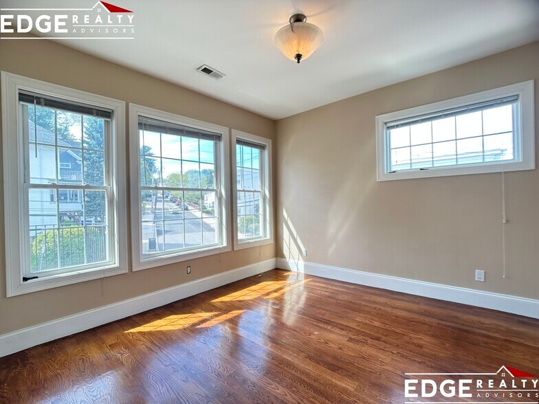 Building Photo - 4 Langley Rd