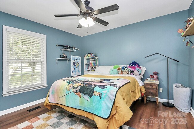 Building Photo - 4227 Deerfield Dr