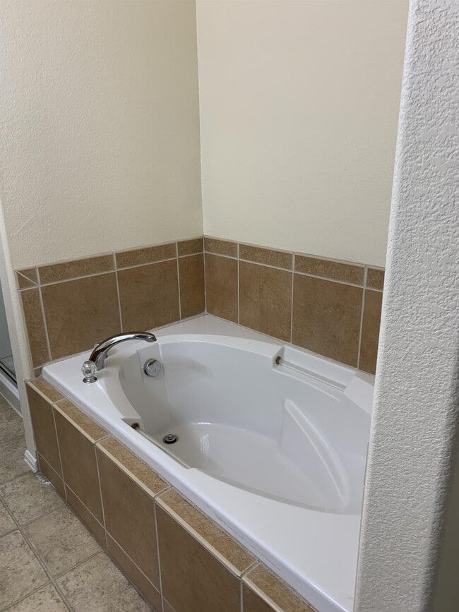 Building Photo - 755 Hailey Glenn View