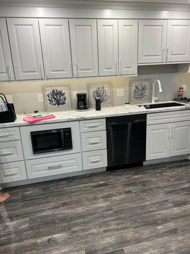 Building Photo - 387 Mansfield I