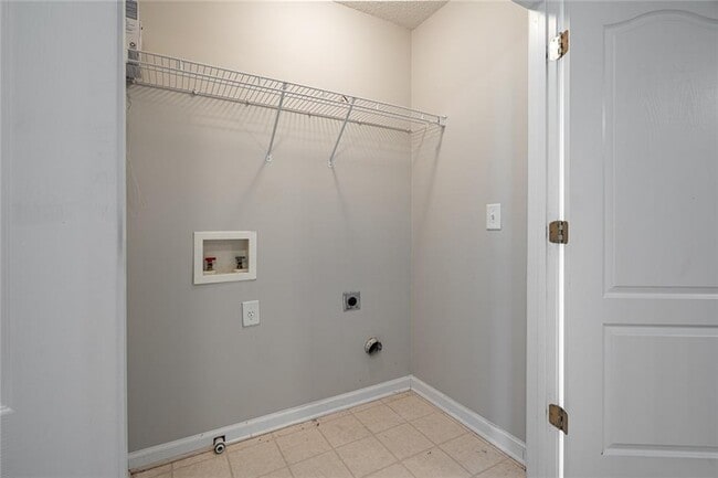 Building Photo - 401 Red Coat Ln