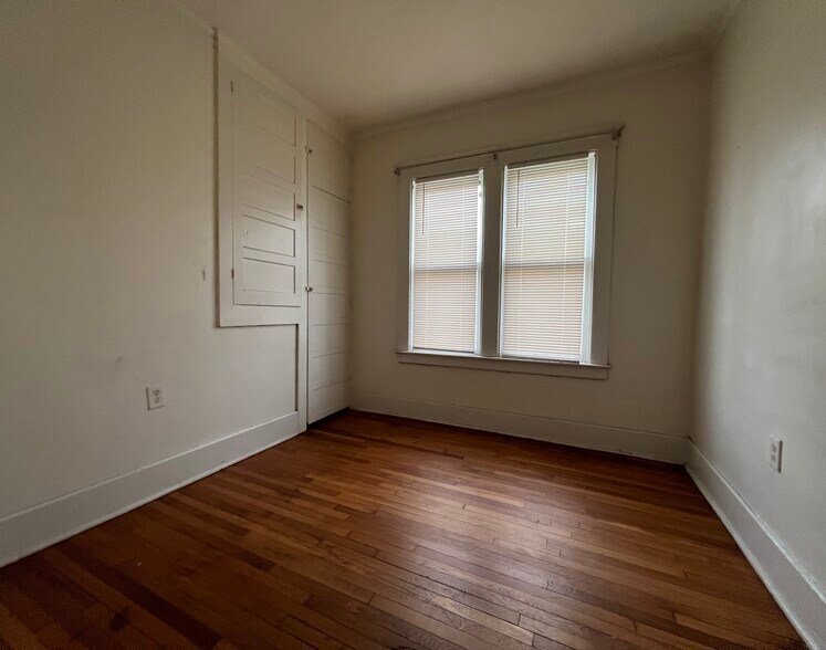 Building Photo - 1945 W Bethune St