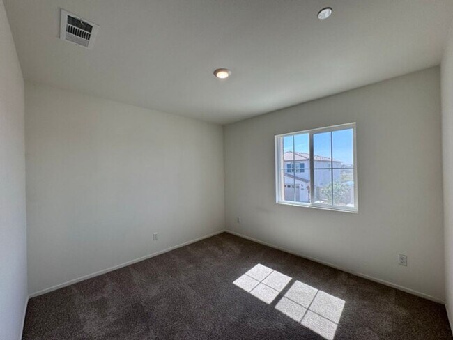 Building Photo - Newly built 4 bedroom Winchester home for ...