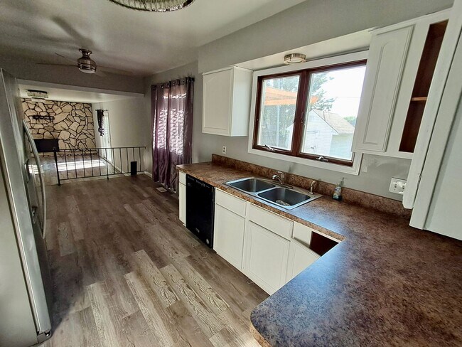 Building Photo - 4-Bedroom Colonial in Grand Blanc – Spacious & Move-In Ready!