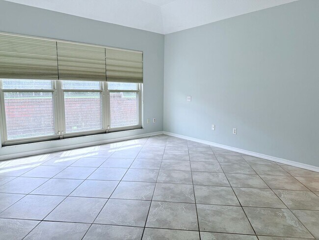 Building Photo - $2200 | 3-Bedroom 2.5-Bath Single-Family H...