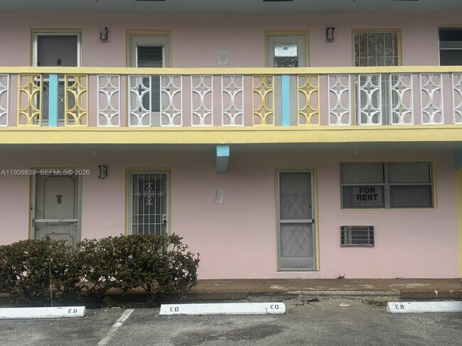 Building Photo - 285 NE 191st St