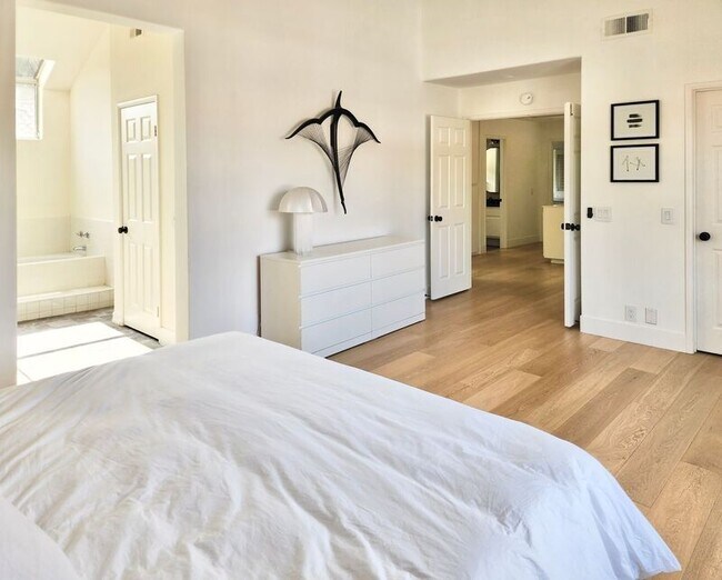 Building Photo - 8118 E Peacock Ln