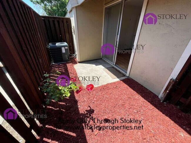 Building Photo - 2085 Olivera Rd