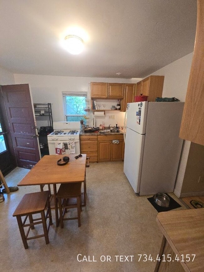 Building Photo - 110 E Summit-