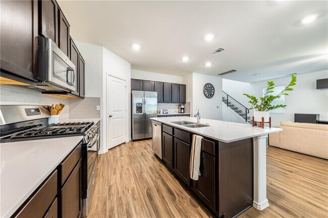 Building Photo - 1111 Diggy Dr