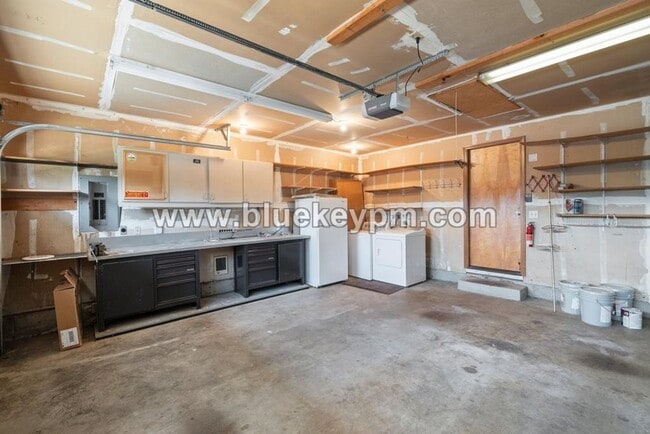 Building Photo - 3 Bed, 2 Bath Home in Wilsonville on a Cul...