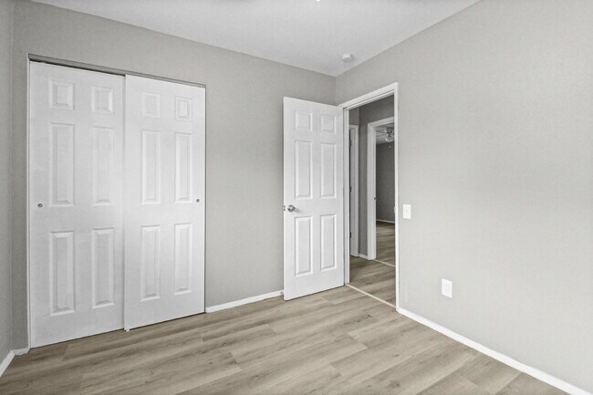 Building Photo - 2615 Flamingo Dr