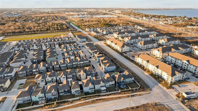 Building Photo - 614 Sandy Bay Ln