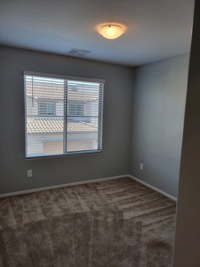 Building Photo - Beautiful 2 story with Roof Top Deck