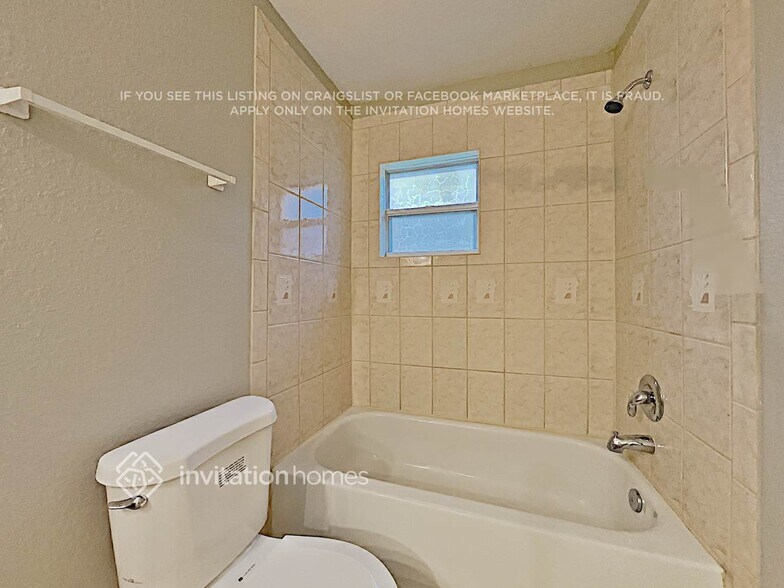 Building Photo - 2401 Granada Cir E