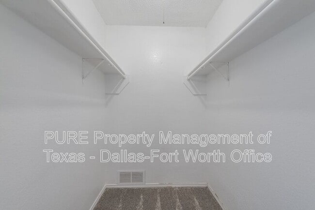 Building Photo - 731 Bluebonnet Dr