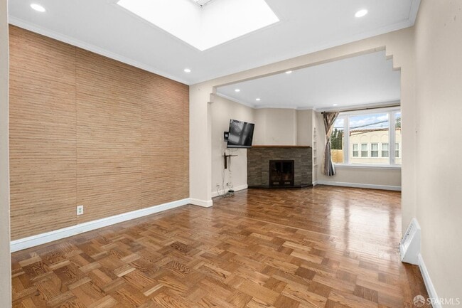 Building Photo - 112 Baden St