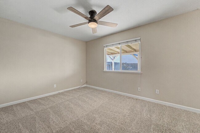 Building Photo - Freshly Updated 4-Bedroom Home with Central A/C & Garage